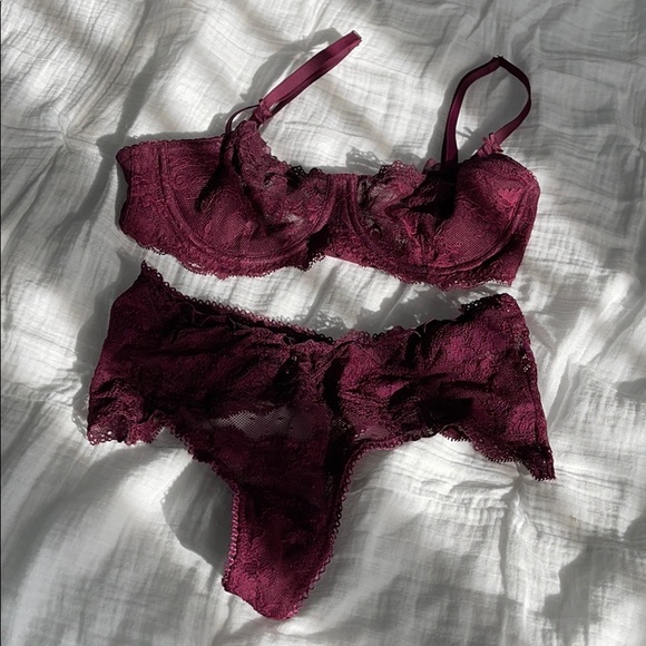 Victoria's Secret Other - Victoria’s Secret lingerie Bra 32D w/xs panties!